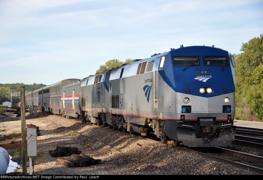 "Southwest Chief" rolls east through the junction